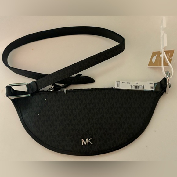 MICHAEL KORS REVERSIBLE BLACK / SIGNATURE LOGO BLACK LEATHER BELT BAG SIZE S/M - Picture 1 of 8